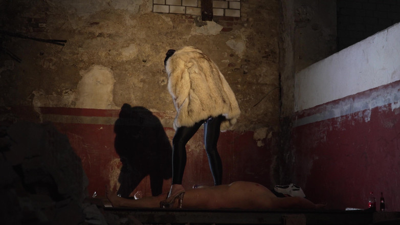 Miss Alessa Milano: Fetiș de toaletă de Halloween