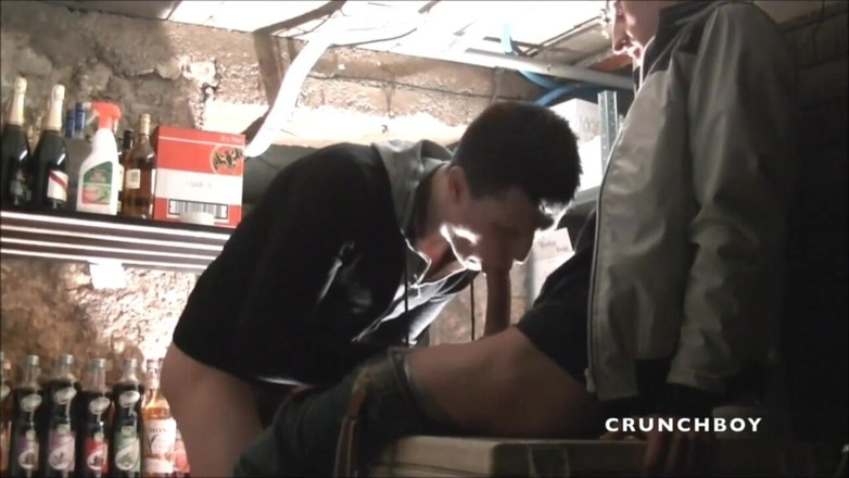 Crunch Boy: Barman bị đụ bởi nhà hàng collegue của anh ấy