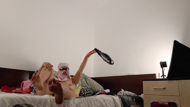 Amateur_MS: Sexy esposa entrenamiento en casa desnuda Esposa amateur se masturba...