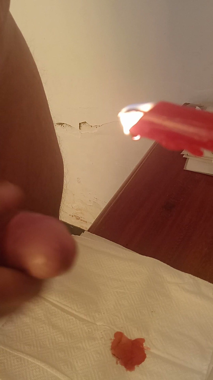 LoveCumInMouth: Candle Wax panas pada zakar memancut mani