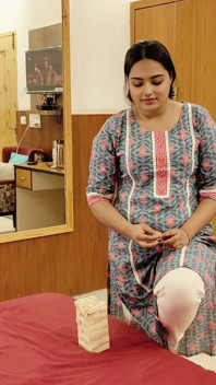 Ayushi bhabhi gioca al gioco di sesso per coppia con dever video completo