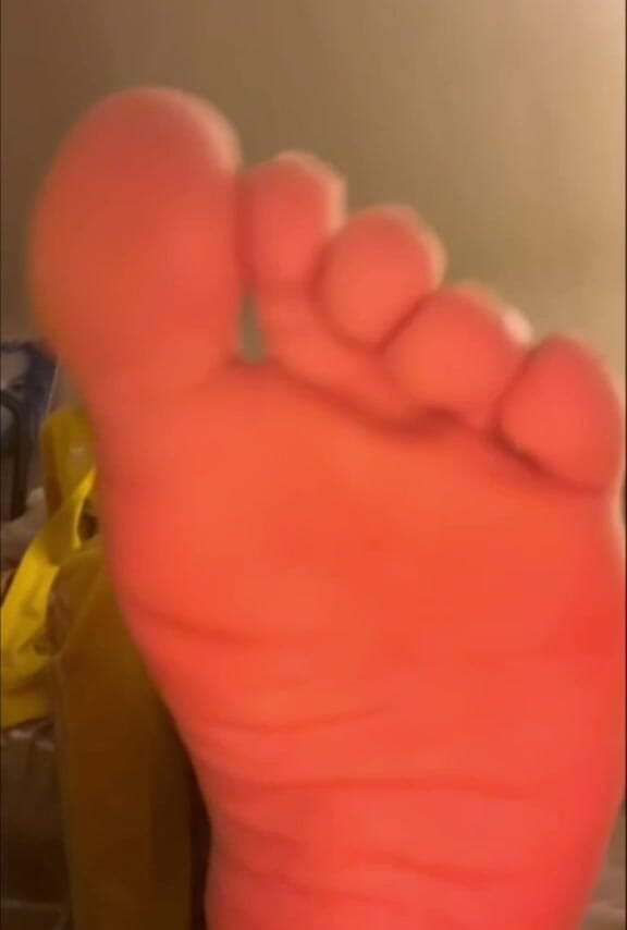 CharlieFox99: Twink Foot Worship POV
