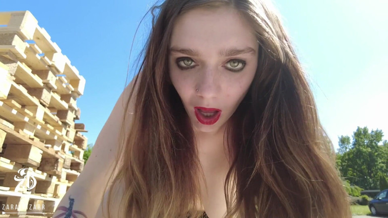 Zara Bizarr: Horny outdoor quicky! Cum on my tits!