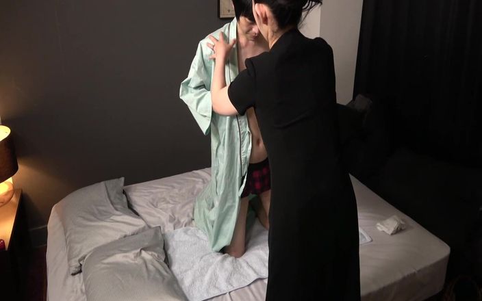 Raptor Inc: Duka, baju opsional! Negosiasi seks antar tante seksi!
