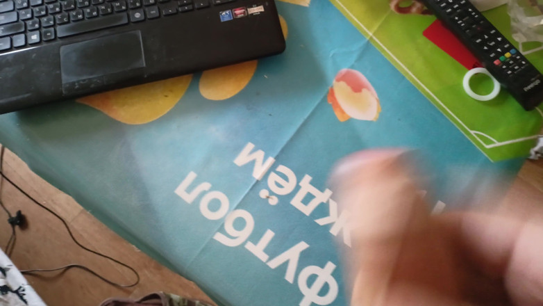 ArchiRusik: wytrysk na stole w jadalni spust! Kto chce jeść, polizaj...