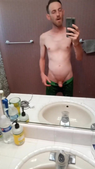 Jack_D_Stranger: Yarağımı sert tutuyorum ve 31 talimatını beklerken kenara okşuyor