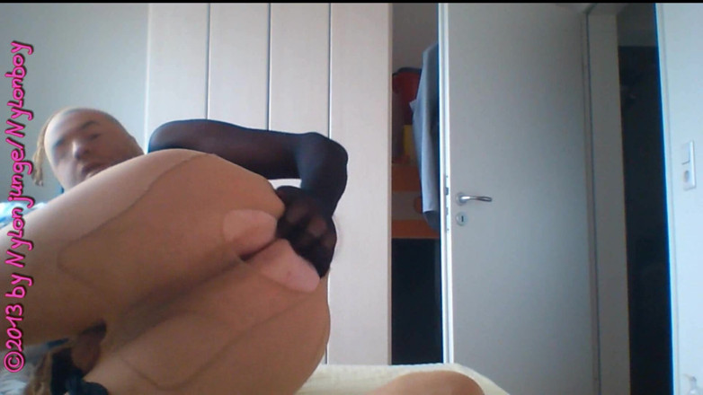 Carmen_Nylonjunge: Encasement: Pengongkek nilon maya ** pancutan muka **