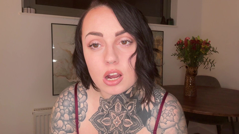 Miss Valentina: उसे फुसफुसाते हुए खेल छोड़ो