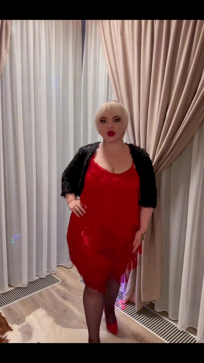 KarmenMilf: Güzel bir kıyafet tatil için hazır mı?