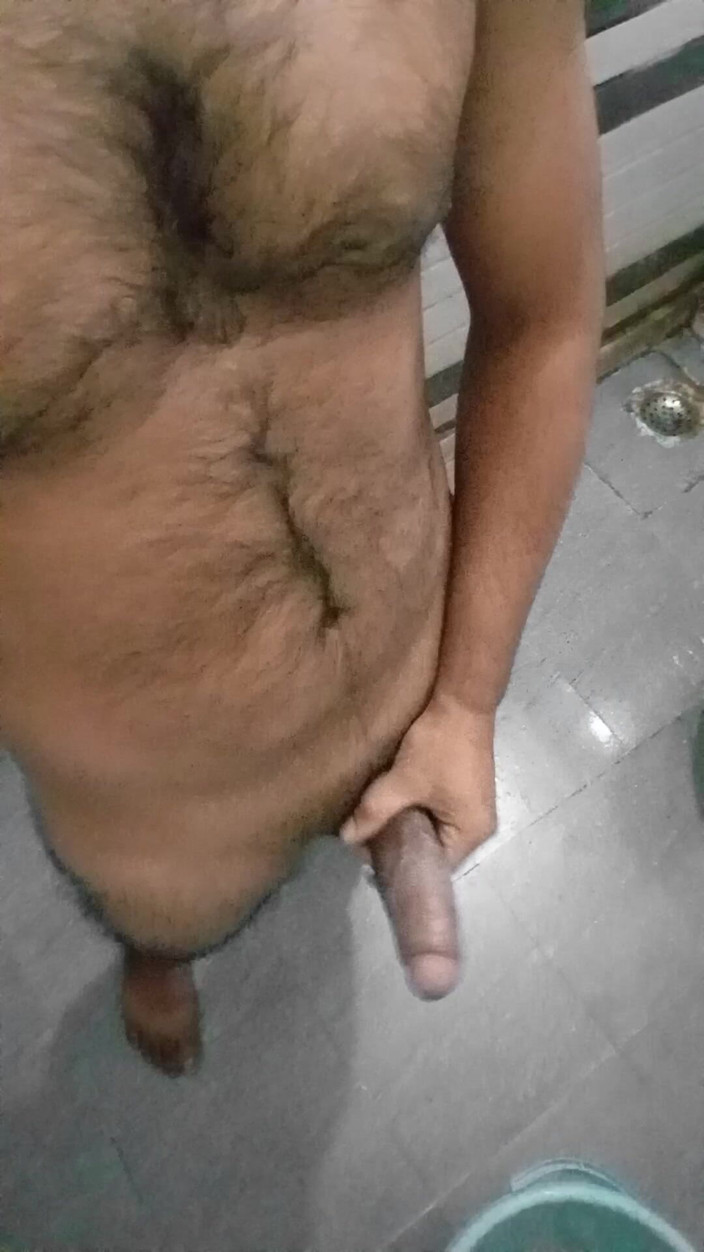 Raaz26d: Guardando la figa della moglie dell'amico, mi sono masturbata in...