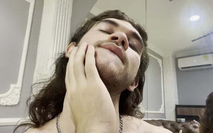 FreyrVik: I Know You Like to Observe While I Dance