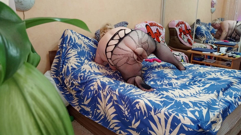 Zona901: Suegra con gran culo se masturba el coño grande y...