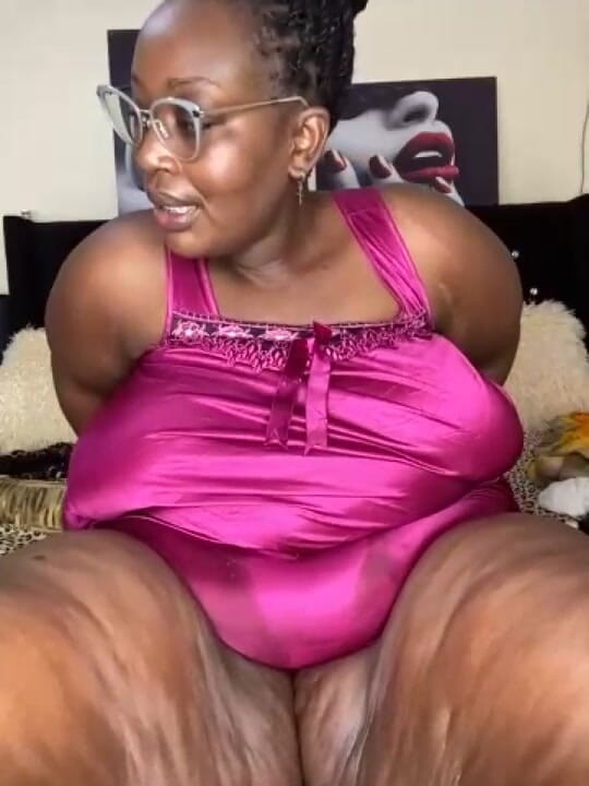 Legendary Booty Overdose: MILF montel berpantat besar bermain cipap dan main tetek