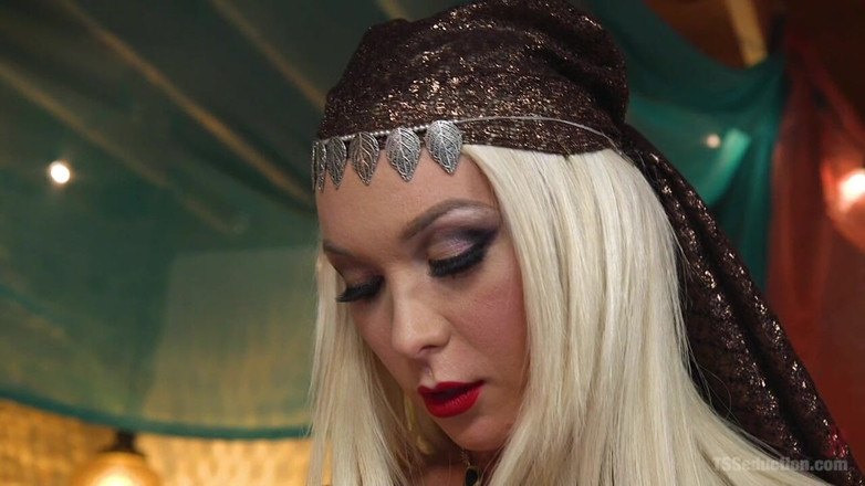 Kink TS: Madam Aubrey, Falcı