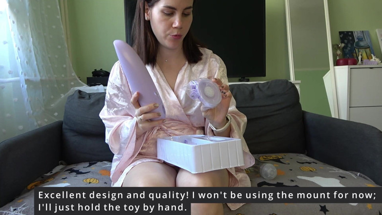 Anna Sky: Anna Entpackt Und Testet Die Sexmaschine Und Den Vibrator.