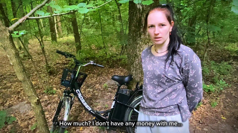SweetAndFlow: Morena Idiota Quebrou Uma Bicicleta Na Floresta E Pagou Com...