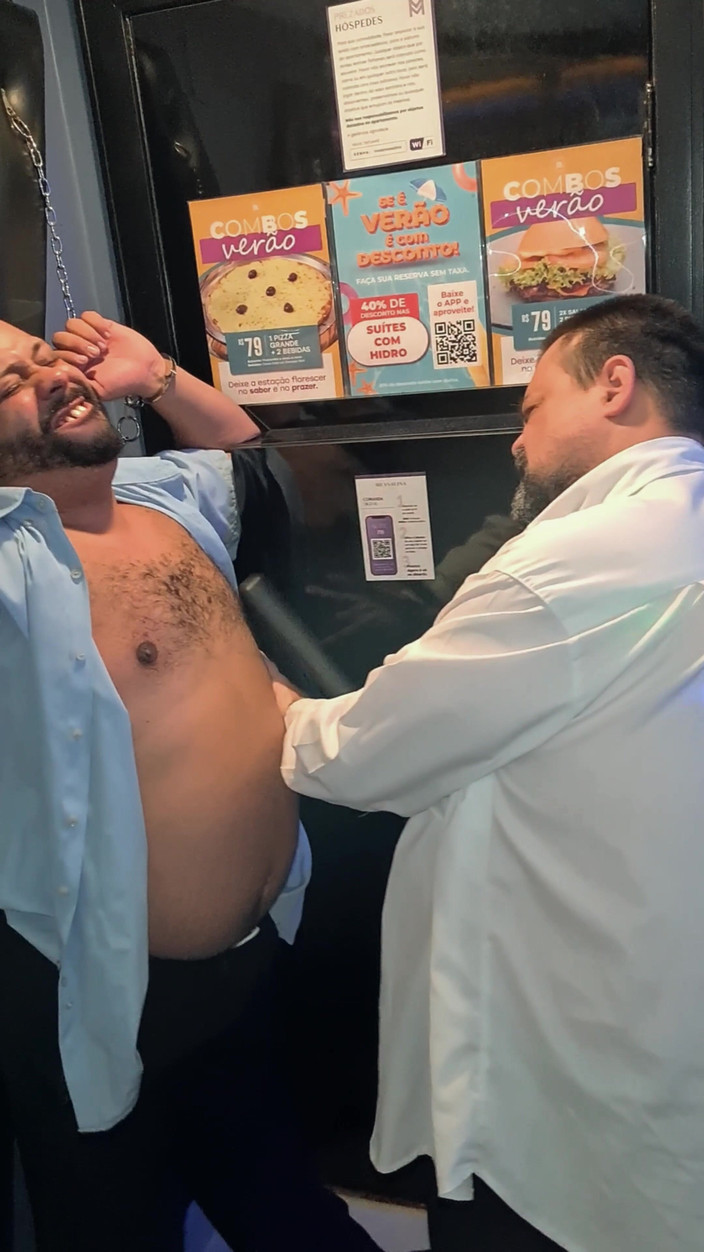 Punchbagplz: Зворотний орган влади - розбивка альфа в наручниках