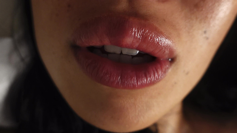 Asmr_mouth: 横たわった状態であなたを舐めるのが大好き