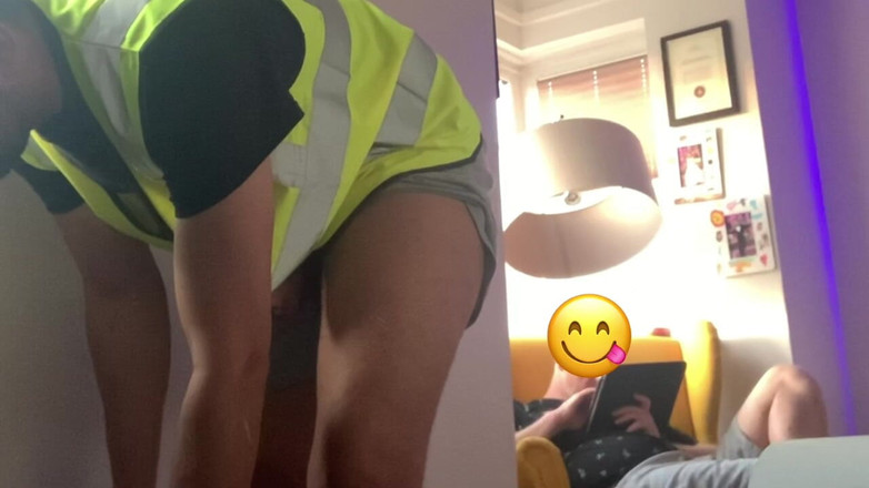 Hot dick in your ass: Mientras pinté la pared, me puse cachonda y me pajeé...