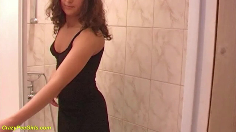 Pure Pee: Bella ragazza pioggia dorata