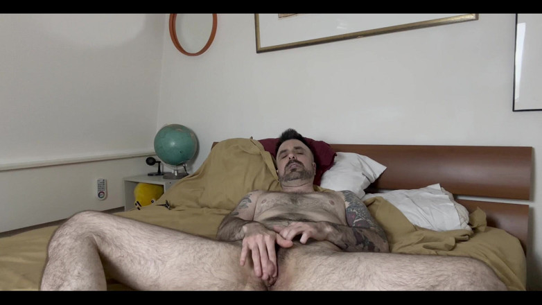 ChaseFTMxx: 少し一人の時間を楽しんでいます。ディルドは使わず、ただ私と手だけです