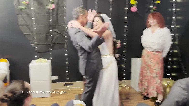 Cliff Media: 彼女の結婚式での輪姦 - 祭壇で育った花嫁 - ヴァネッサクリフ