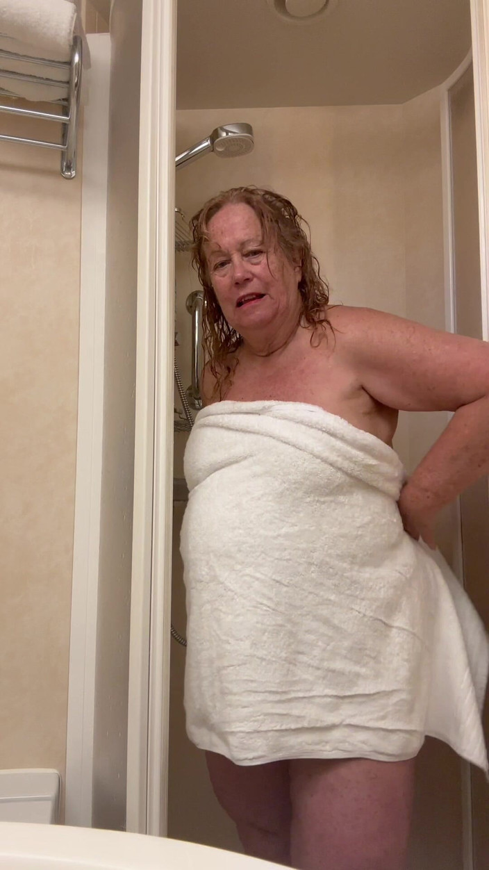 Big Ass 4 U: Tüm yapışkan baloncukları yıkıyor!