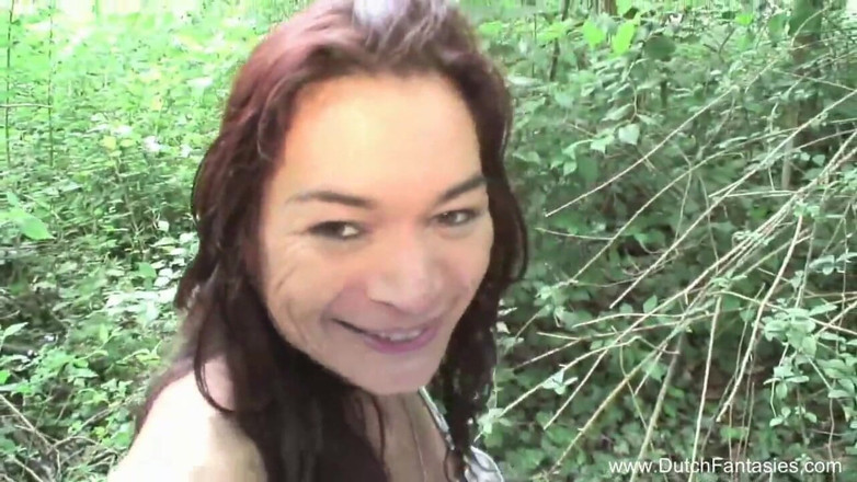 Dutch Fantasies: Awek bertindik dikongkek dalam hutan