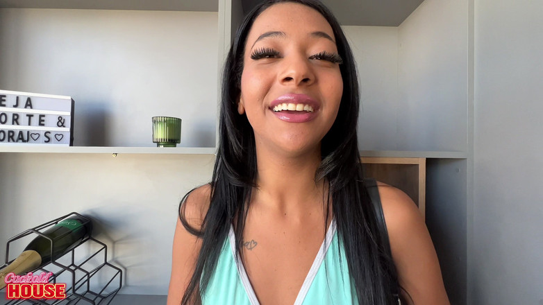 CuckoldHouse: カッコールドされた男が日焼けした婚約者と非常にいたずらな三人の関係を繰り広げる