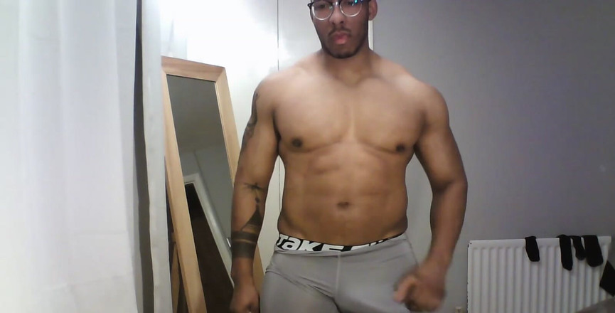 Amadeus: Attrezzatura da wrestling mi piace indossarlo, vuoi vedere di più??