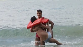 Sexo na praia - (sem camisinha)