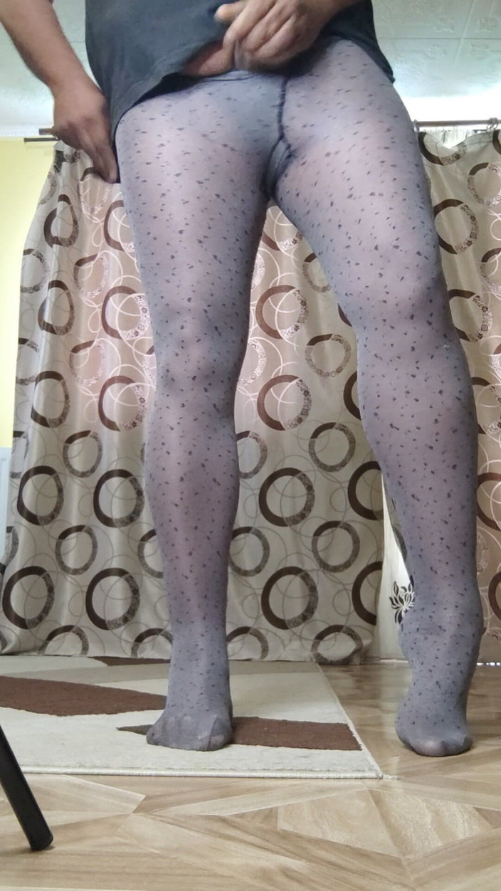 Pantyhosecouple123: セクシーな柄のストッキングを履いた脚