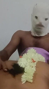 Tamil casalinga bollente tradisce scopando
