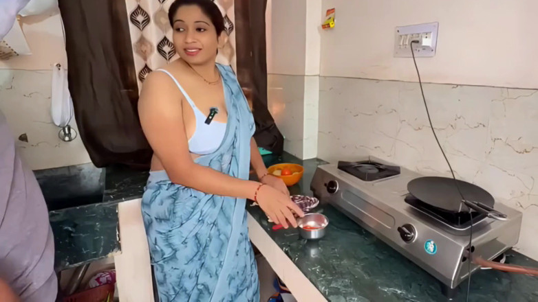 FantacyCouple: Indian Unsatisfied Bhabhi Lusty Sex with Devar on Kitchen Stand