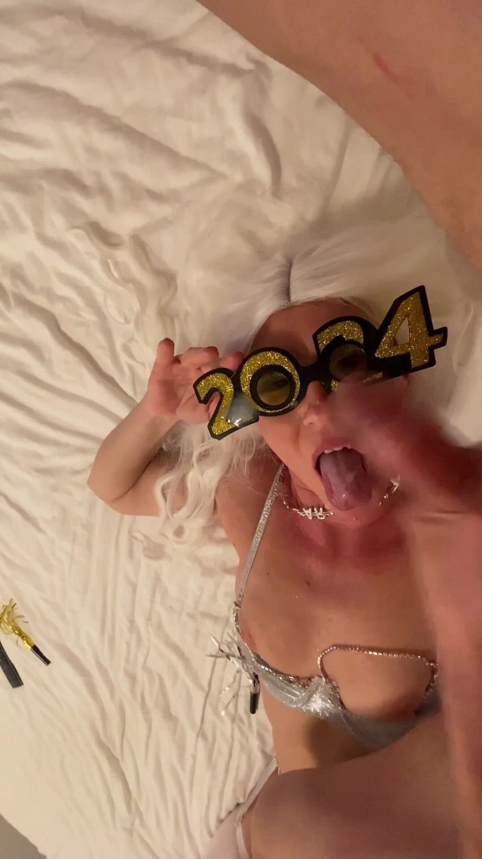 Farmers Wifey: Wow, Young Stud Rips Me a New Ass, Cum on...