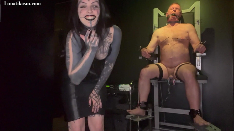 Mistress Lunatika: Suara manis saya memberikannya perempuan simpanan lunatika yang menyakitkan