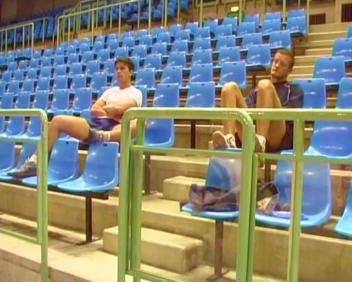 Monde Francais: Cute French Babe Banged in Locker Room