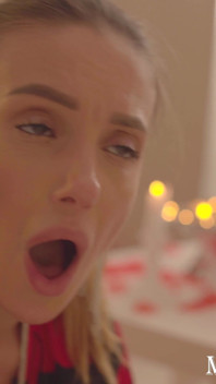 Mary Frost - 4K - surprise pour son mari le jour de la Saint-Valentin