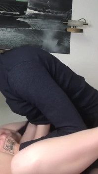 Femboy pieprzy swoją dziewczynę