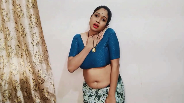 YourUrfi: Urfi bhabhi se doigte la chatte poilue avec un sari