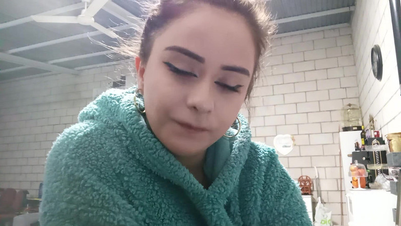 fartingclub01: Kouřím v plyšové mikině