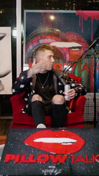 Brad Sousa vraagt Jake Paul hoe zijn d * ck smaak !! (Drama van Tana Mongeau)