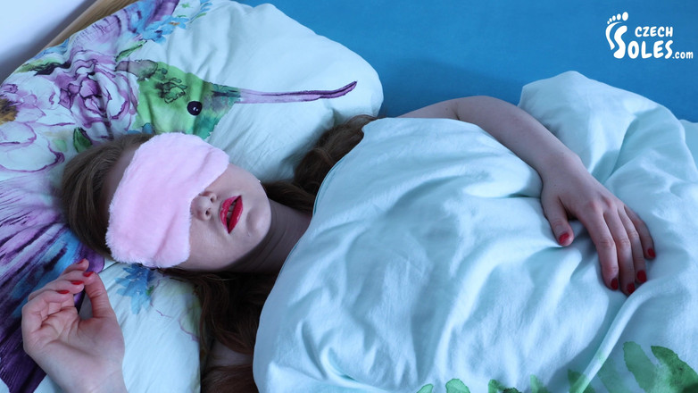 Czech Soles - foot fetish content: Fußsklavenleben unter großen sohlen von ginger