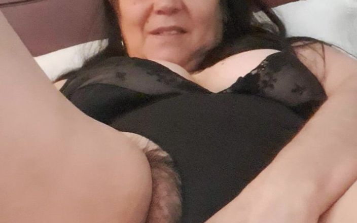 Mommy big hairy pussy: A buceta da milf é gorda e peluda