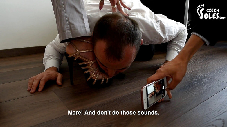 Czech Soles - foot fetish content: Dominazione doppia del piede in ufficio