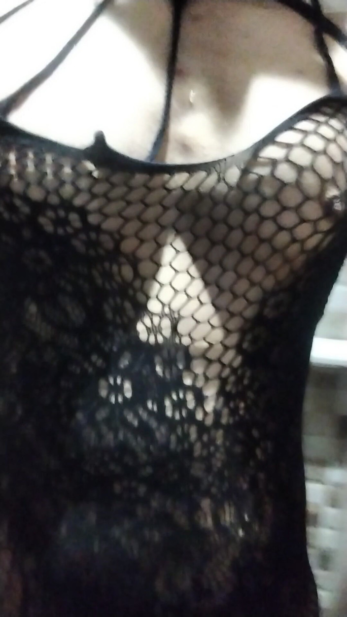 Gay sissy bitch: Sissy Gay crossdresser som bär sexig klänning och masterbating