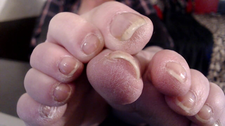 Abby Anna: Closeup long real toenails
