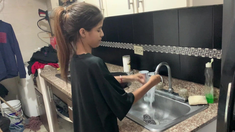 TUflacasex123: Adik tiri mengusik saya setiap kali kami di rumah bersendirian