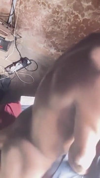Ma grosse bite sent le gros cul de XVideos se serrer