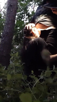 我在树林里操我的继妹，这样她的男朋友就不会抓住我们了